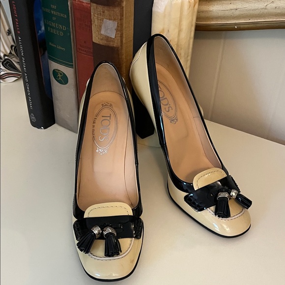 Never Worn | Tod's Beige-Cream/Black Patent Leather Tassel Loafer Pumps! - Picture 13 of 15